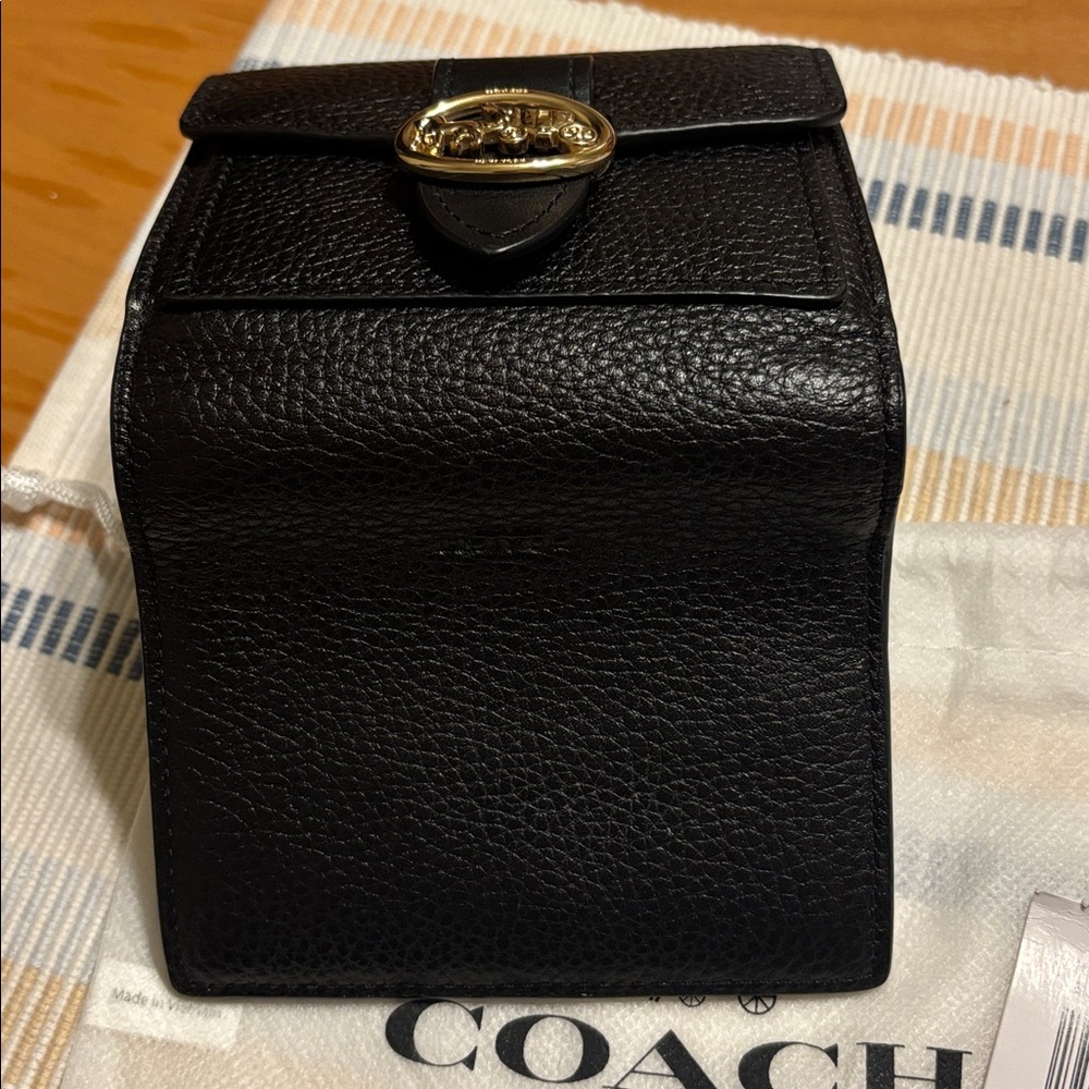 Coach Black Snap Wallet with Gold Horse and Carriage Buckel (Georgie) - Picture 4 of 9